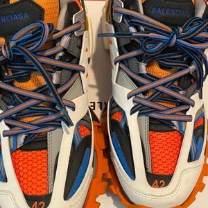 These balencigas for 400 ...